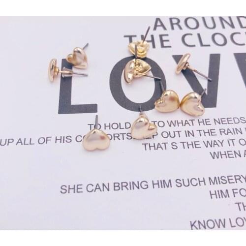 Gold alloy heart-shaped earrings Cute and simple fashion and temperament earrings DIY other accessories