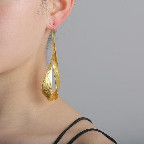 Gold Silver Color Metal Twist Earrings New Fashion Romantic Women Earrings Unique Design Drop Earrings Trendy Jewelry Wholesale