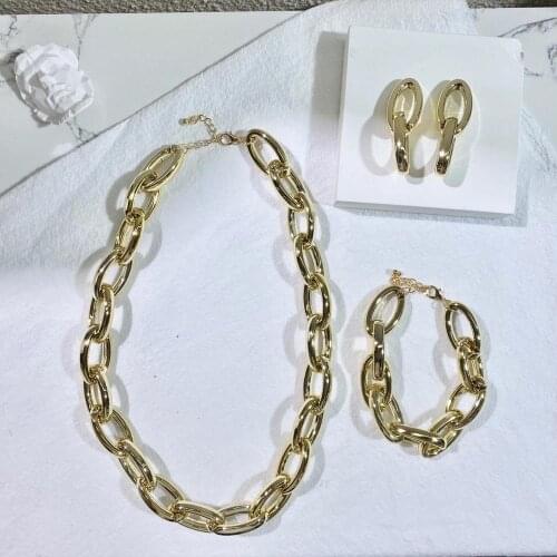 2020 New Retro Exaggerated Golden Acrylic Chain Clasp Necklace Earring Bracelet 3-piece Set Womens Retro Punk Set