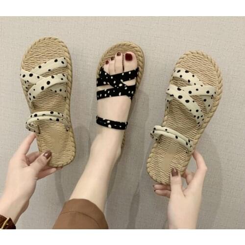 Summer new flat bottomed and versatile wave point sandals simple wind and versatile beach sandals secy fashion women sandals