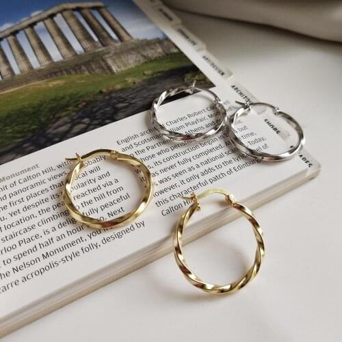 LouLeur 925 sterling silver distortion 25mm circle female hoop earrings gold fashion elegant twist new earrings gold jewelry