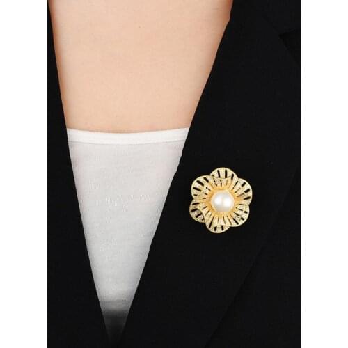 Flower Floral Brooches for Women Large Brooch Pin Fashion Dress Coat Accessories Party Female Jewelry Imitation pearls Golden