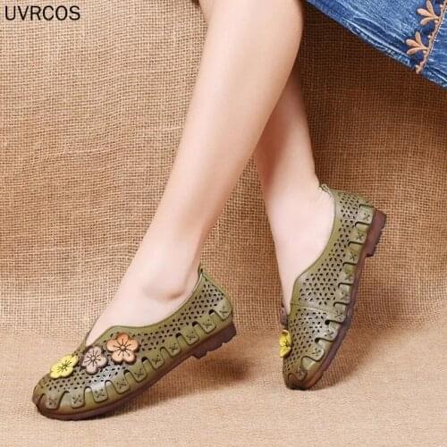 Ethnic Style Retro Flowers Ladies Flat Shoes Leather Shoes High Quality Brand Hollow Soft Sole Mom Casual Soft Sole Shoes 2021