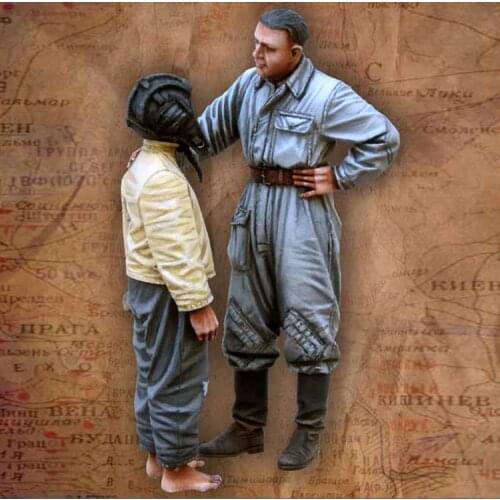 1/35 Soviet tankman and boy. WW2, Resin Model Soldier GK, WWII military themes, Unassembled and unpainted kit