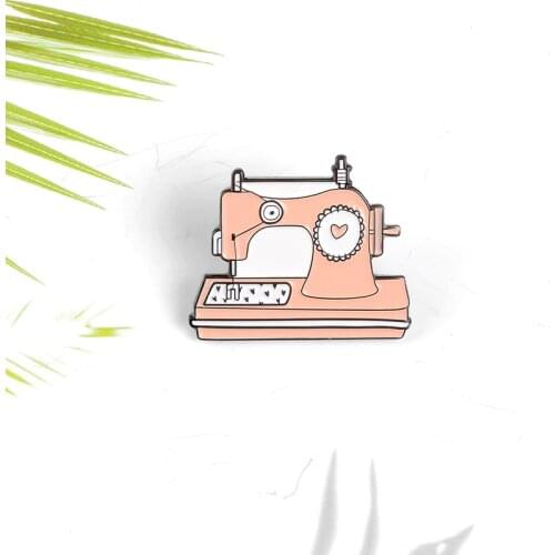 Vintage Sewing Machine Enamel Pin Cartoon Pink Brooch Denim Jeans shirt bag Retro Sewing Jewelry Gift for Friends Women