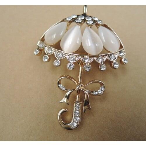 Top new fashion brooch made of metal and crystals