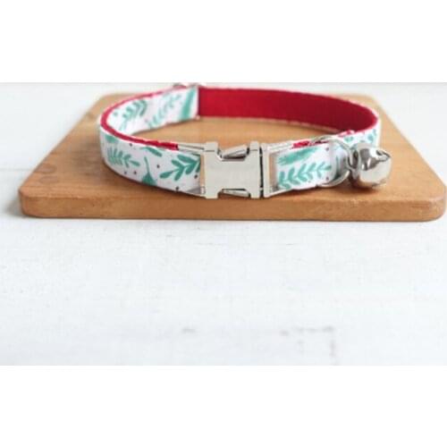 Pet Small Dog Collar Print CHRISTMAS LEAVES Adjustable Cat Nameplate ID 2 Sizes Poly Satin And Nylon Cat Collar Sash Small Bell