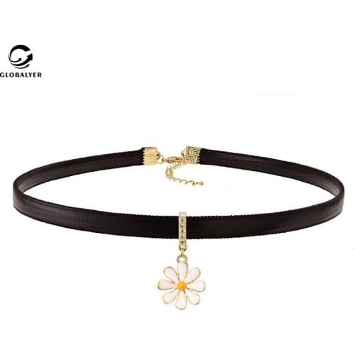 Fresh Daisy Necklace Female Clavicle chain Fairy Simple Temperament Short Cervical girdle Black leather rope neck chain 780