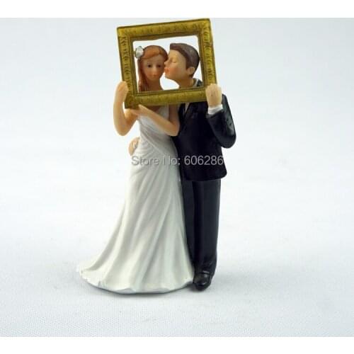 Wholesale 20pcs/LOT Resin Bride and Groom Figurine for Wedding Favors Souvenirs Resin Cake Topper