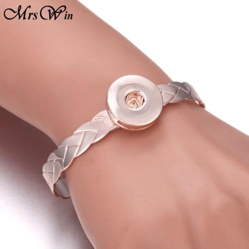 Mrs win Golden Bracelets