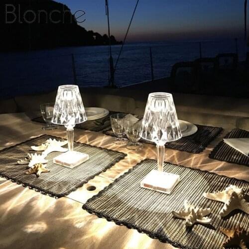 Diamond Table Lamp USB Rechargeable Acrylic Decoration Desk Lamps Bedroom Bedside Bar Crystal Lighting Fixtures Gift Night Light