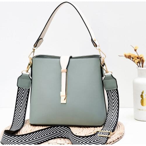 Fashion Leather Luxury Handbags Bucket Bags for Women 2021 New Versatile Large Capacity Wide Strap Crossbody Bag Casual Tote