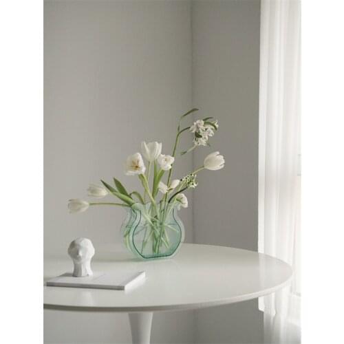Multi-functional lovely flower-shaped modern design acrylic transparent vase Home Office home decoration accessories