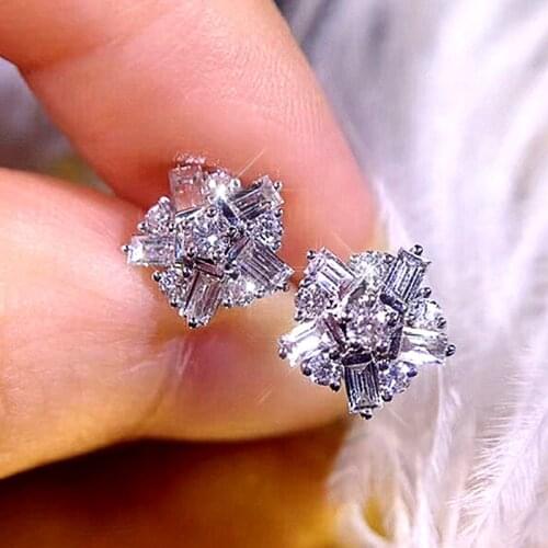 Huitan Luxury Women Stud Earrings Geometric Cubic Zirconia Fashion Party Daily Wear Versatile Jewelry Ladys Statement Earrings