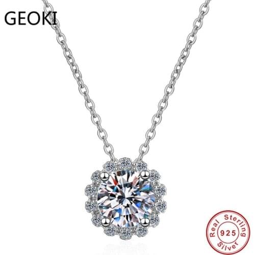 Geoki 925 Sterling Silver 1 ct Perfect Cut Round Shiny D Color Moissanite Diamond Test Passed Pendant Necklace for Birthday Gift
