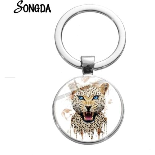 Cool Leopard Wild Animal Keychain Cat Wolf Eagle Deer Glass Round Pendant Punk Style Alloy Key Ring Charms for Men Women