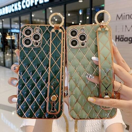 Luxury Checkered lattice Shiny Wrist support soft silicon Phone Case For iPhone 11 12 Pro Max 7 8 Plus X XR SE 2020 Cases Fundas