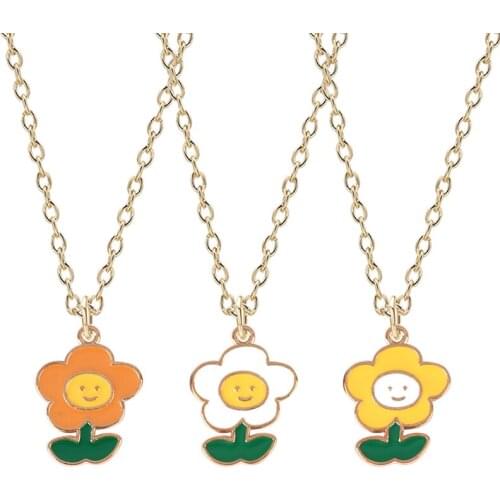 Bohemian Style Simple Girl Necklace Plant Smiley Face Flower Green Leaf Pendant Fashion Cute Female Birthday Jewelry Gift Hot