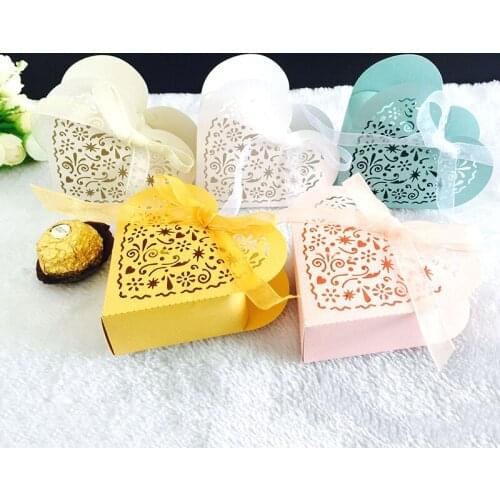 100pcs Love Heart Laser Cut Hollow Candy Boxes Carriage Gift Bags Favor Box With Ribbon Baby Shower Wedding Favor Party Supplies