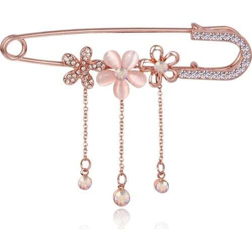 1Pc Sweet Rose Safety Pin Brooch Luxury Rhinestone women Men Brooches For Suit Scarves Corsage Sweater Collar Pins Gift