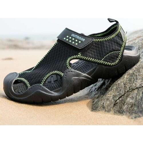 2020 Men Summer Shoes New Fashion Men Sandals Hole Shoes Breathable Clogs Sandals For Men EVA Slipper Roman Sandals Casual Shoes