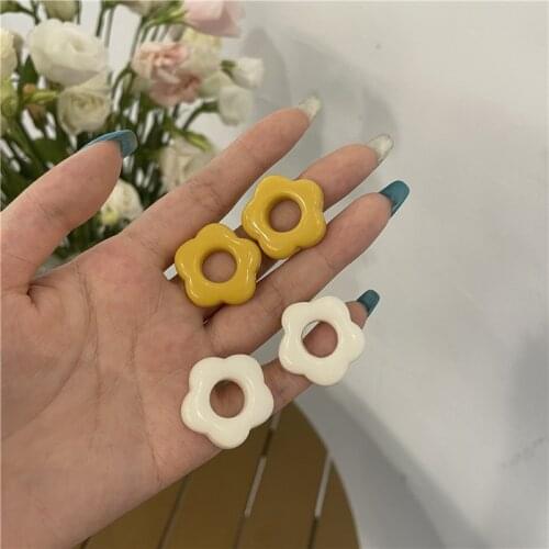 Acrylic Flower Earrings for Women Girls Korean Simple Cute Stud Earrings Yellow White Geometric Fashion Jewelry Wholesale Gift