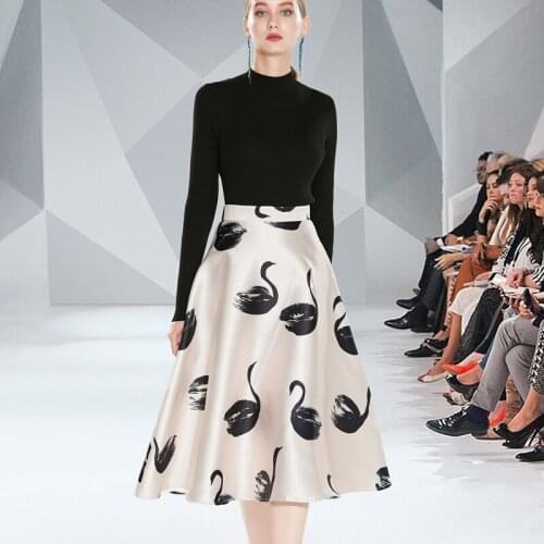 2021 Autumn And Winter New Arrival Womens Two-piece Black Round Neck Pullover Sweater + Fashion Print Big Swing Skirt Suit