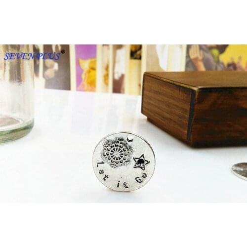 High Quality 20 Pieces/Lot Diameter 23mm Antique Silver Plated Round Disc Let It Go Snowflake Words Charms For Jewelry Making