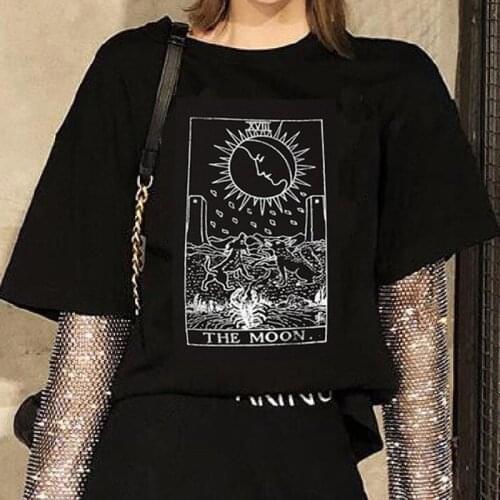 Black T Shirt XVII The Moon Tarot Card Gothic Harajuku Vintage Design Women Men Unisex T-Shirt Tops Grunge Edgy Women Clothes