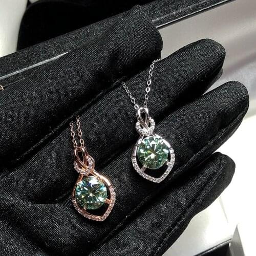 New Exquisite Necklace Geometric Hollow Pendant Inlay Dazzling Cubic Zircon Womens Wedding Engagement Fashion Silvery Jewelry