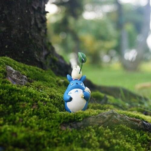 1pcs Miniature Blue Totoro Bakc Bag White Totoro Hold Leaf , Ghibli Figurines Fairy Garden Supplies Terrarium Accessories Animal