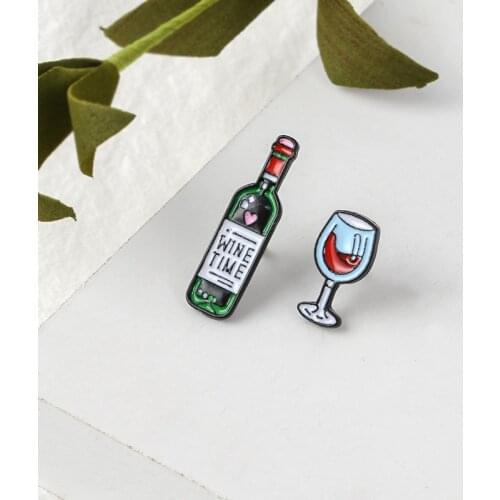 Wine and wineglass Pins Backpack Bags Hats Leather jeckets Decoration Best friends Jewelry Wine lover Gifts Best friends jewelry
