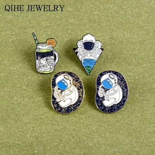 Space Travel Enamel Pins Astronauts Brooches Explore Universe Earth Cartoon Badge Bag Clothes Lapel Pin Cosmic Outer space Gift