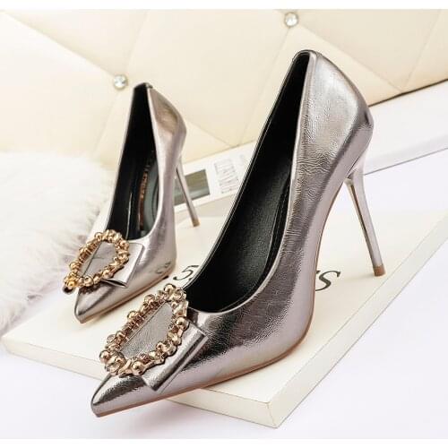 2021 Hot Sale Fashion Spring Shoes Woman Pointed Toe Med Heels Jewel Pumps Shallow Mouth Pumps Crystal Heels Wedding Shoes