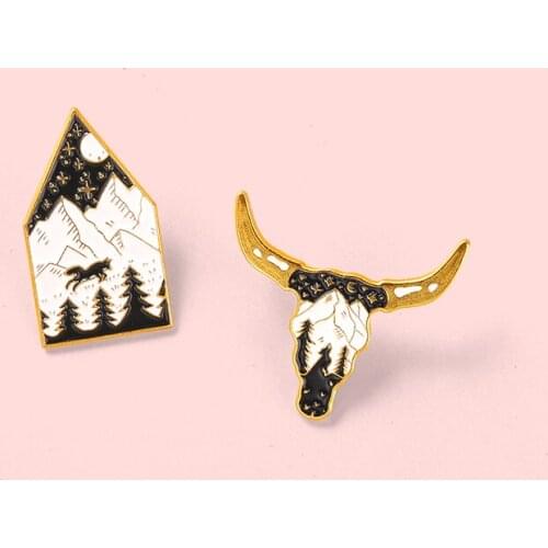 Deep Forest Lone Wolf Metal Enamel Brooch Personality Cartoon Bull Head Mountain Peak Badge Fashion Lapel Backpack Jewelry Gift