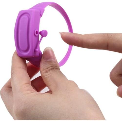 Fashion Hand Sanitzer Dispenser Wristband Wearable Hand Sanitizer Dispenser Dispensing Pumps Soap Dispenser Pumps Disinfecta