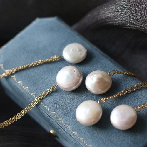 2021 Minimalist Laides Cute Button Shape Natural Pearl Pendant Necklace Stainless Steel Chain Baroque Freshwater Pearl Necklace