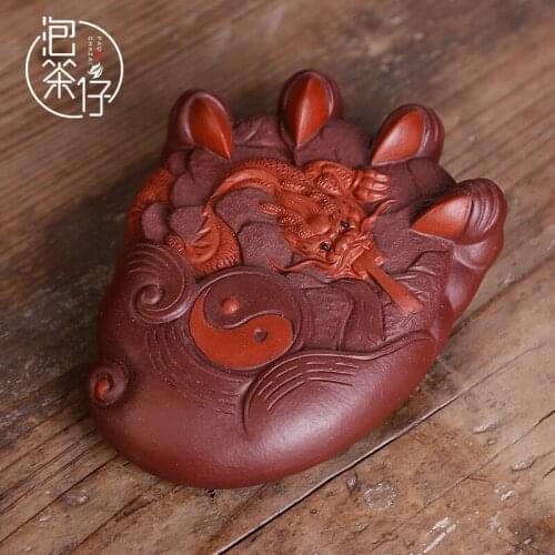 Zisha tea is pure handmade and cultivated. The ornaments and ceramics on Zhaocai tea plate master the heaven and earth