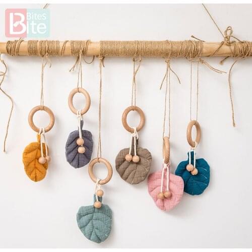 Lets Make Baby Teethers 1pc Cotton Leaves Shape Pendant Beech Wooden Teething Ring Rodent Wood Beads Baby Bed Hanging Rattles