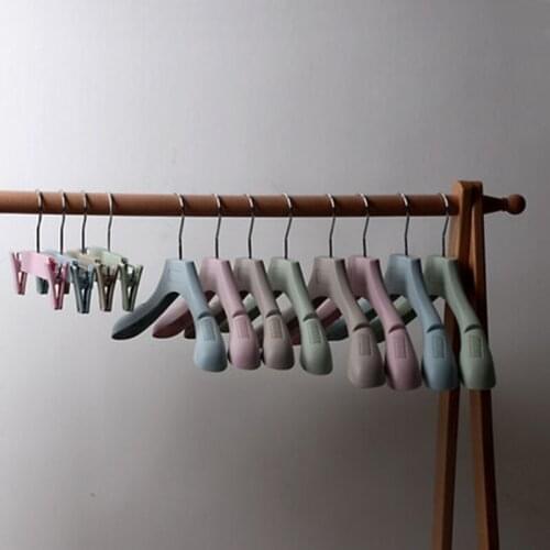 10 pcs/lot Thicken Wide Shoulder Plastic Suits Hanger Adult Non-slip Pant Rack Clothes Hanging Without Mark Garment Shop Display