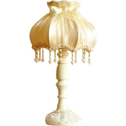 European Princess Lace Table Lamps Modern Living Room Bedroom Table Lights Vintage Fabric Shade Study Bedside Desk Deco Fixtures