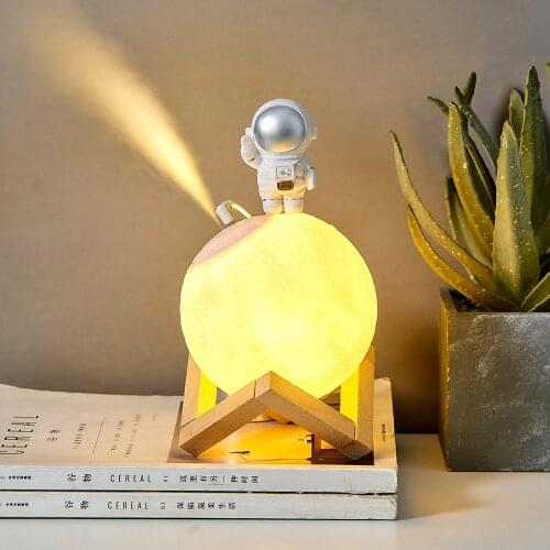 Creative Bedroom Living Room Night Light Decorations Astronaut Resin Statue Humidifier Birthday Gifts Modern Home Decorations