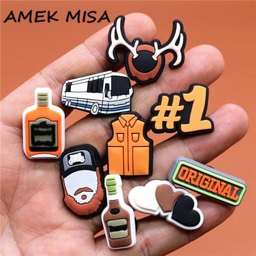 Single Sale 1pcs Three Hearts Shoe Charms Antlers Liqueur Bus Vest Shoe Accessories Decoration Fit Croc Jibz Kids Party Gifts