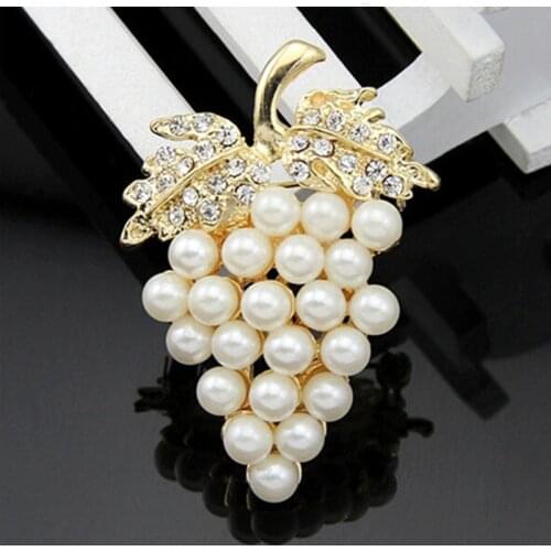 Fashion Grapes Brooches Imitation Pearl Brooch Rhinestone For Wedding Bridal Dresses Hijab Clip Scarf Buckle Pins Party Jewelry