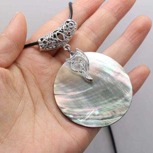 Trendy Round Shell Pendant Necklace Natural Black Mother of Pearl Shells Charms Leather Rope Choker Necklaces for Women Jewelry