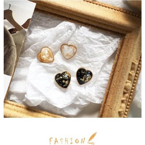 Fashion Heart-shaped Stud Earrings Female Sweet and Romantic Heart Resin Stud Earrings Vintage Geometric Stud Earrings for Women