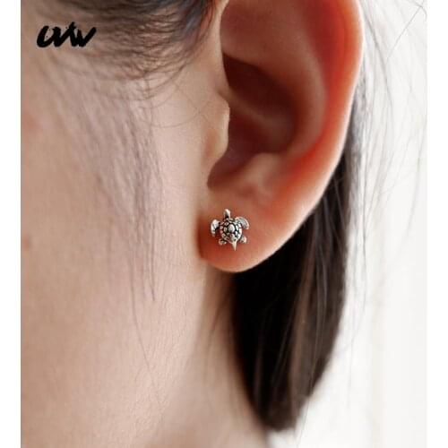 UVW018 2pc Boho Trendy Surgical Steel Cute Animal Turtle Ear Stud Cartilage Piercing Earrings for Women Men Pendientes Brincos