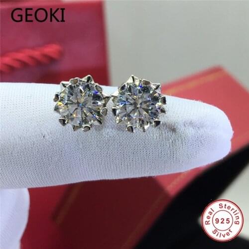 Geoki Luxury 925 Sterling Silver Passed Diamond Test Total 2 Ct Perfect Cut D Color VVS1 Moissanite Snowflake Stud Earrings Gift
