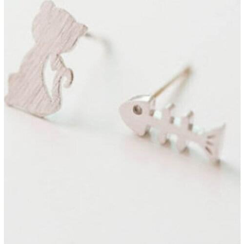 Wholesale Cat Eatting Fish 2 Different In Composite Side Stud Earrings Daruma For Unique Ones Mix Color Free Shipping