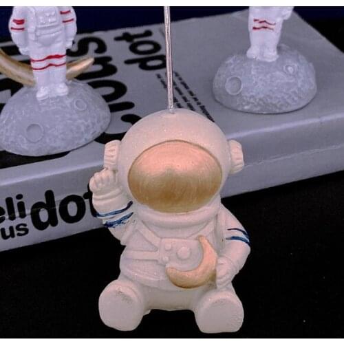 Office simple creative a variety of options resin craft lovely astronaut note card message folder small ornaments J06